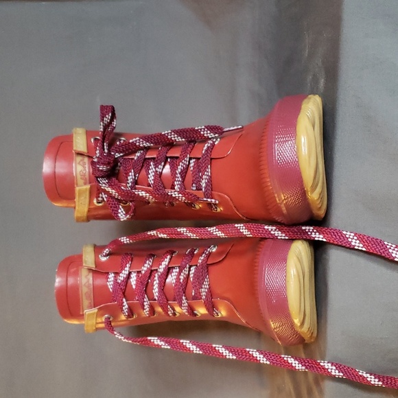 Wind River rubber boots. Size 7.  Little heel. Practically brand new.  Fun, cute - Picture 1 of 7
